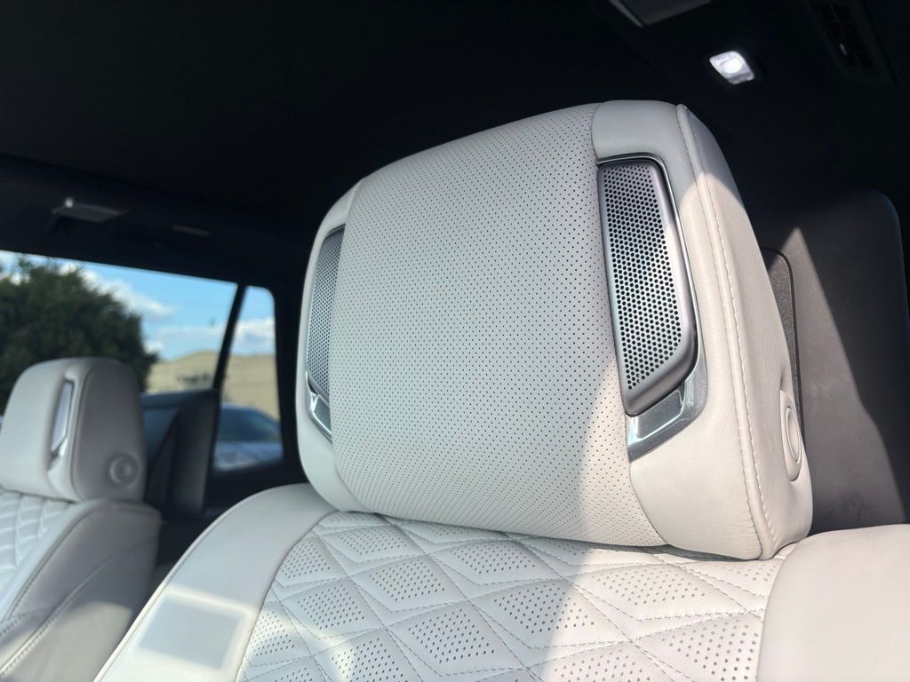 2025 Cadillac Escalade V-Series photo 17