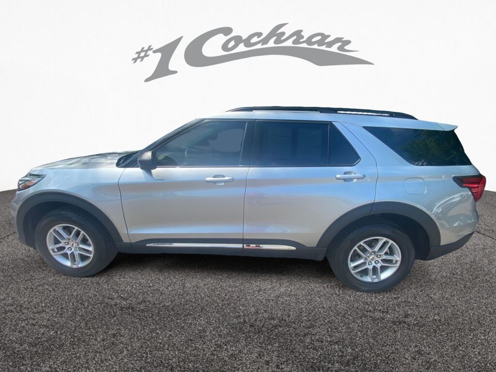 2025 Ford Explorer photo 4