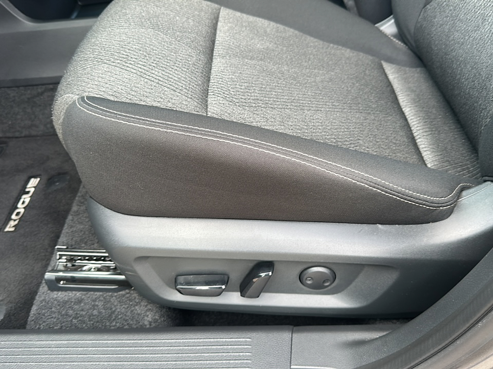 Certified Used 2025 Gun Metallic Nissan SV FWD image 15