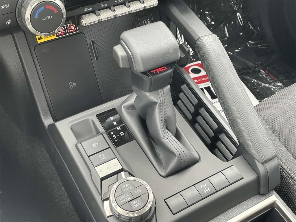 2025 Toyota 4Runner TRD Off-Road photo 26