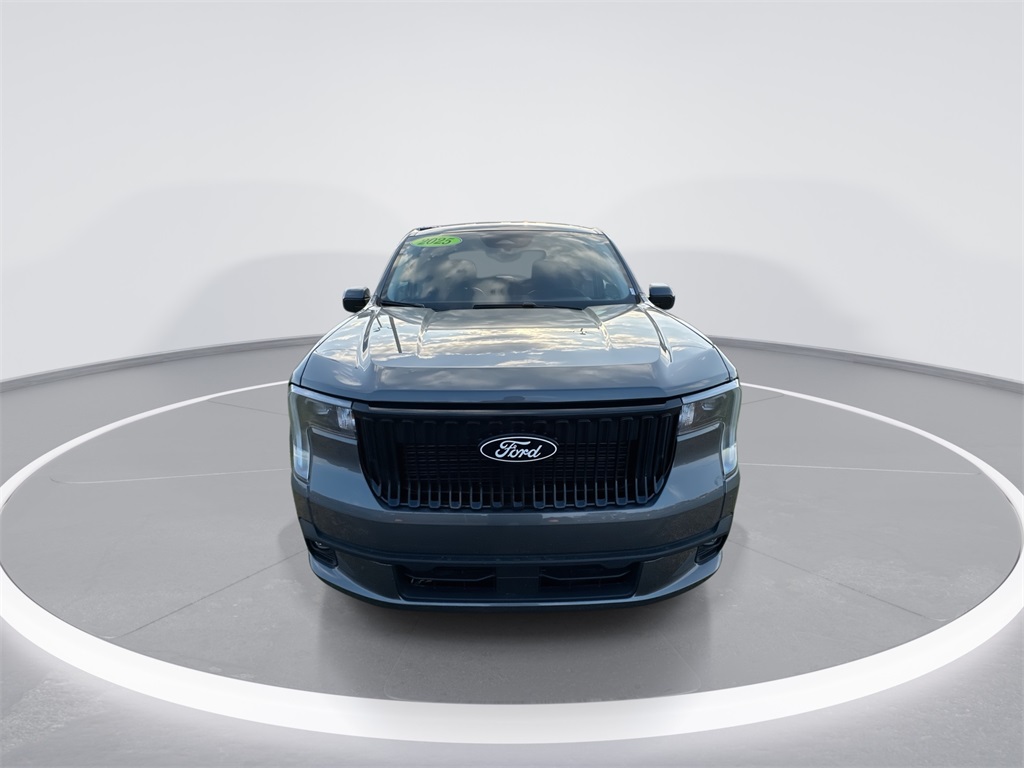 2025 Ford Maverick photo 2