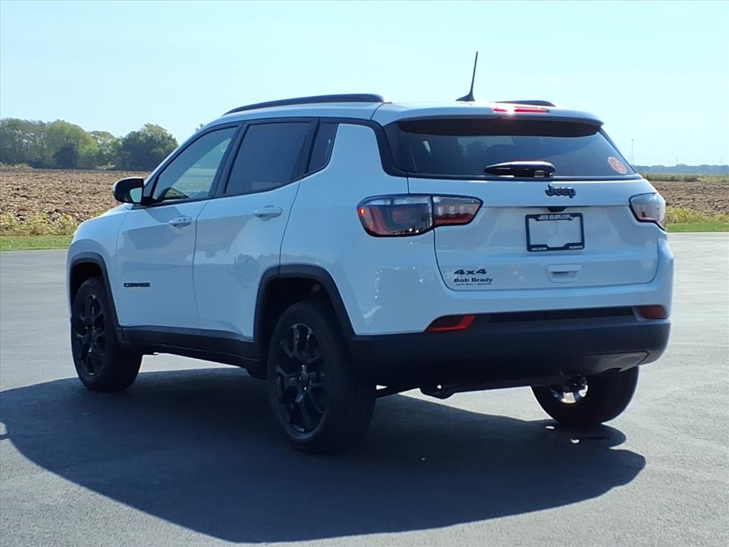 2026 Jeep Compass Latitude Altitude photo 10