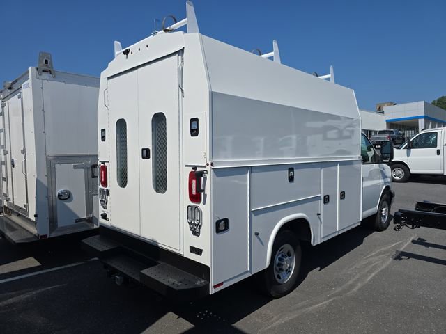 2025 Chevrolet Express 3500 Work Van photo 4