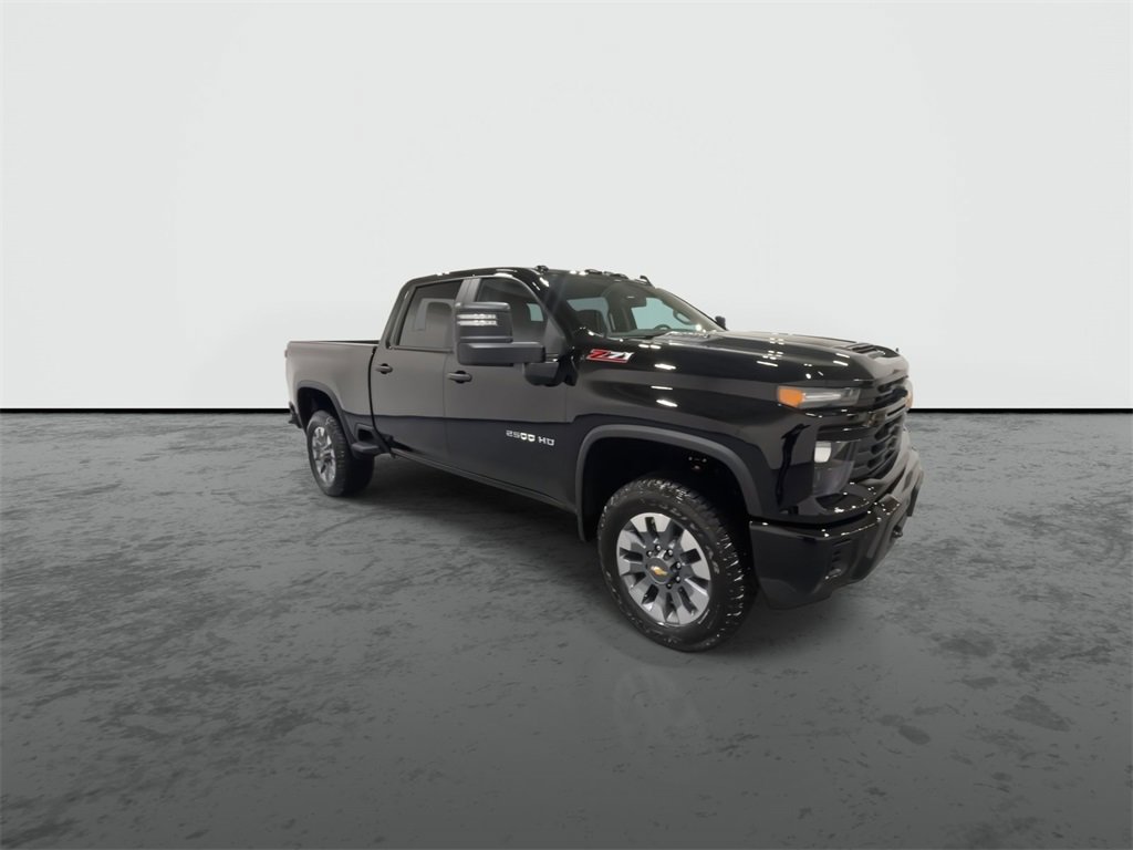 2025 Chevrolet Silverado 2500HD Custom photo 2