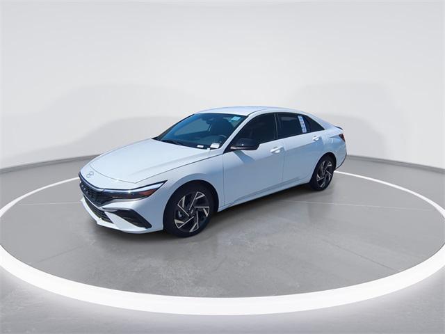 2025 Hyundai Elantra SEL Sport photo 4