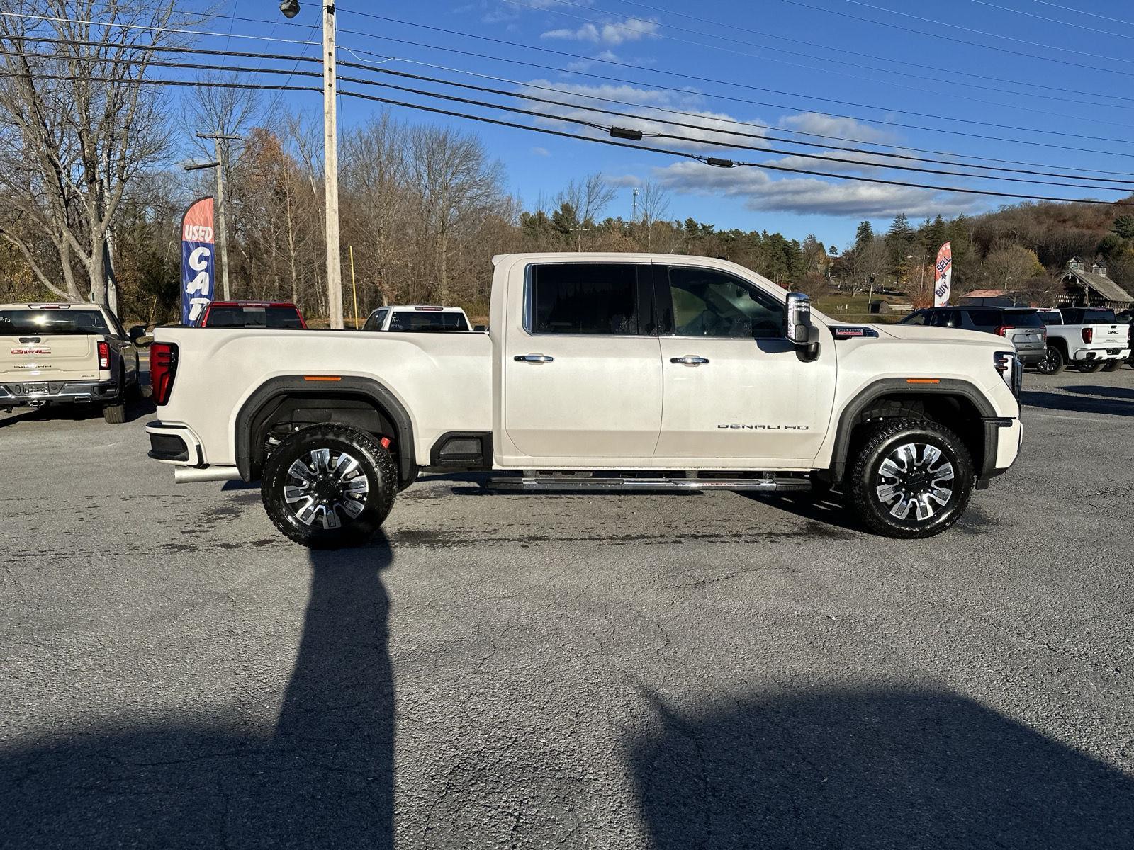 2025 Gmc Sierra 3500 HD Denali photo 2