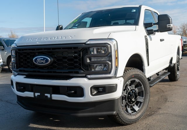 2026 Ford F-350 Super Duty XL's photo