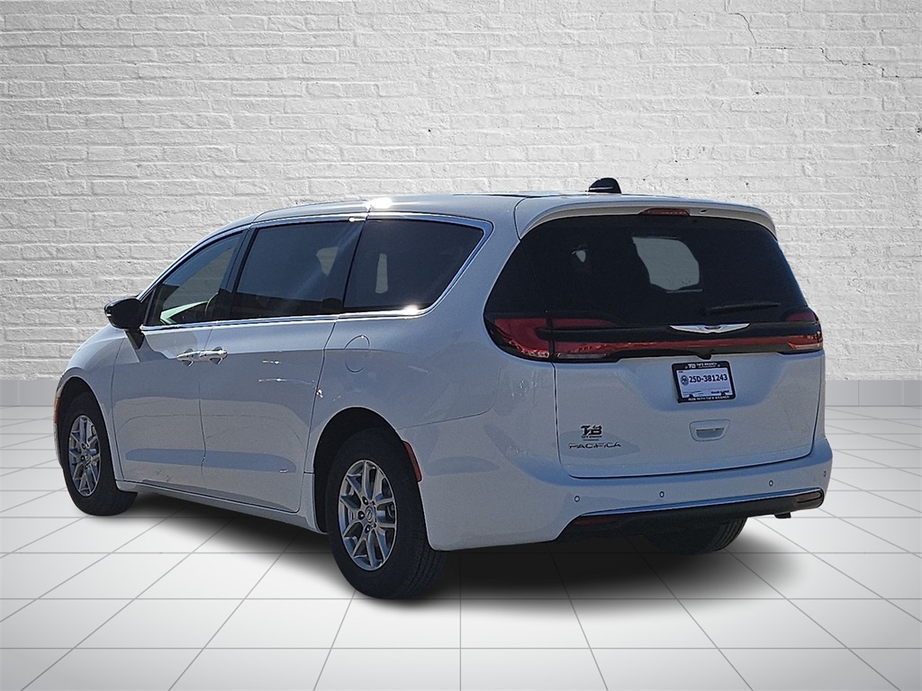 2026 Chrysler Pacifica photo 3