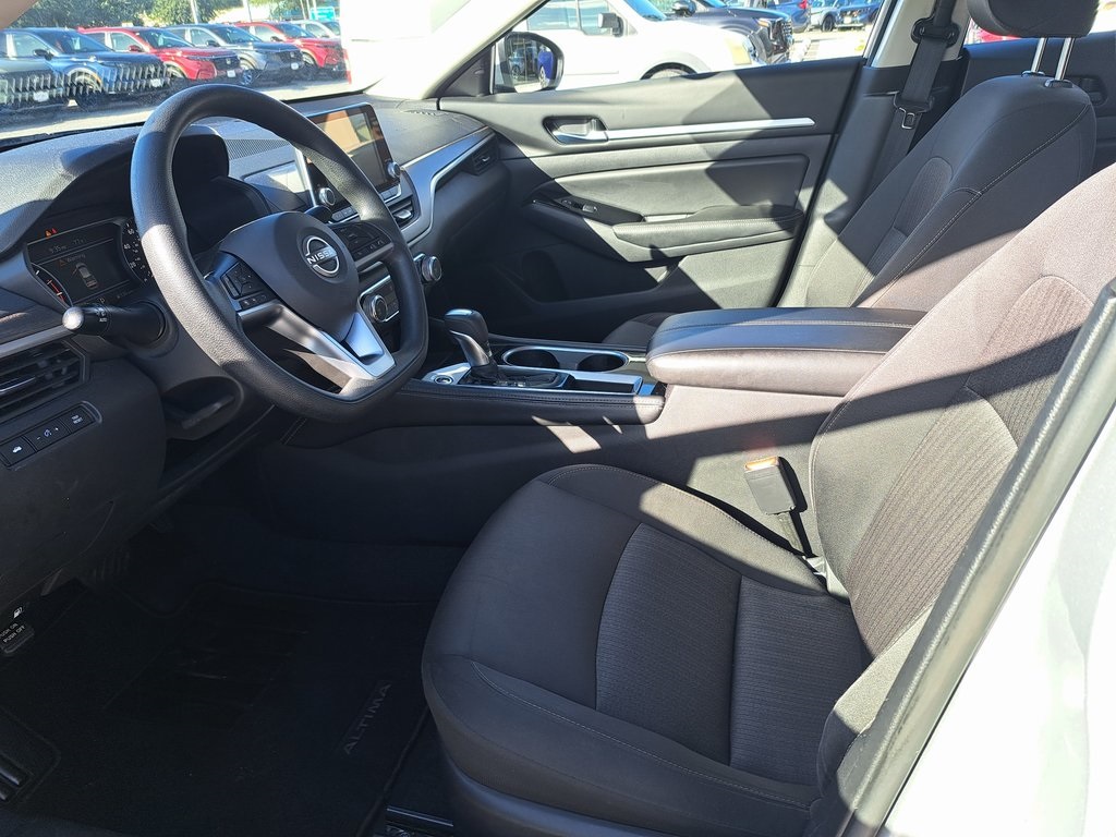 2023 Nissan Altima 2.5 SV photo 6