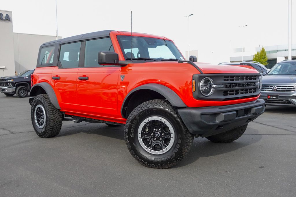 2023 Ford Bronco Base photo 5