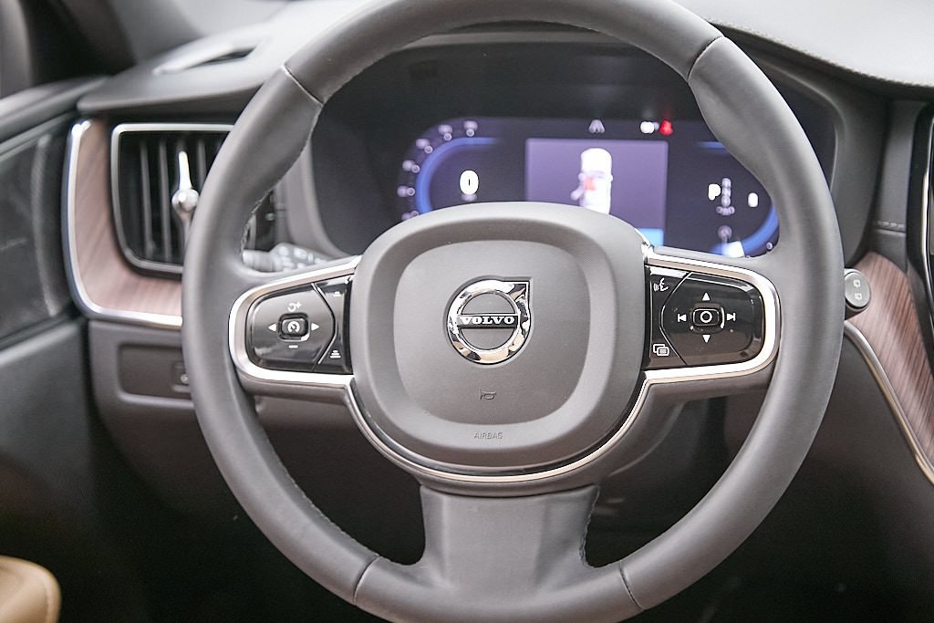 2023 VOLVO XC60 - Image 24