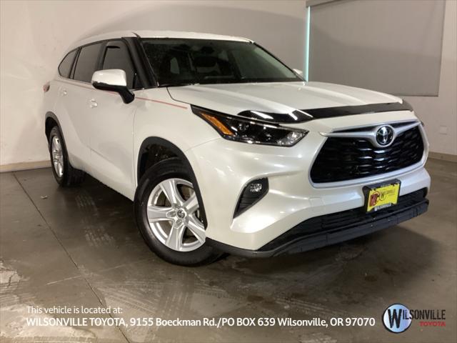 2023 Toyota Highlander LE's photo