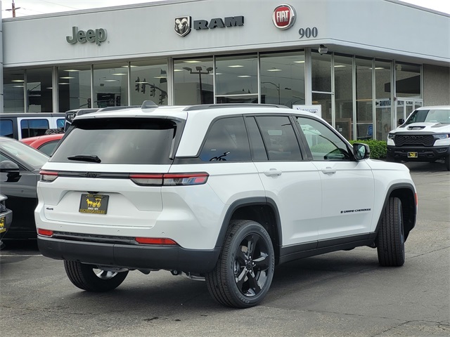 2025 Jeep Grand Cherokee Laredo Altitude photo 4
