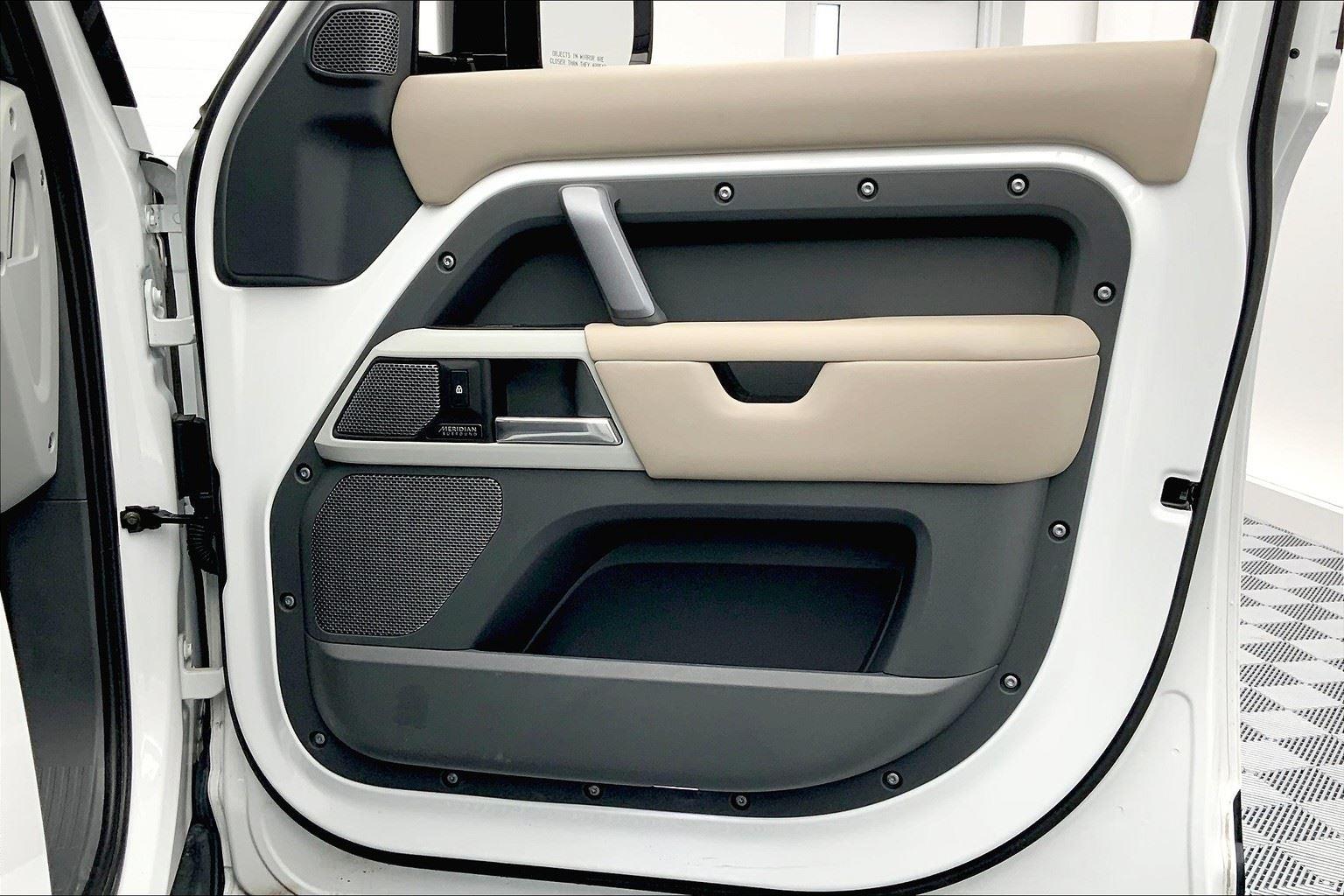 2022 Land Rover Defender X-Dynamic HSE 110 photo 26