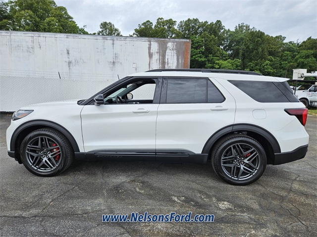 2025 Ford Explorer ST photo 4