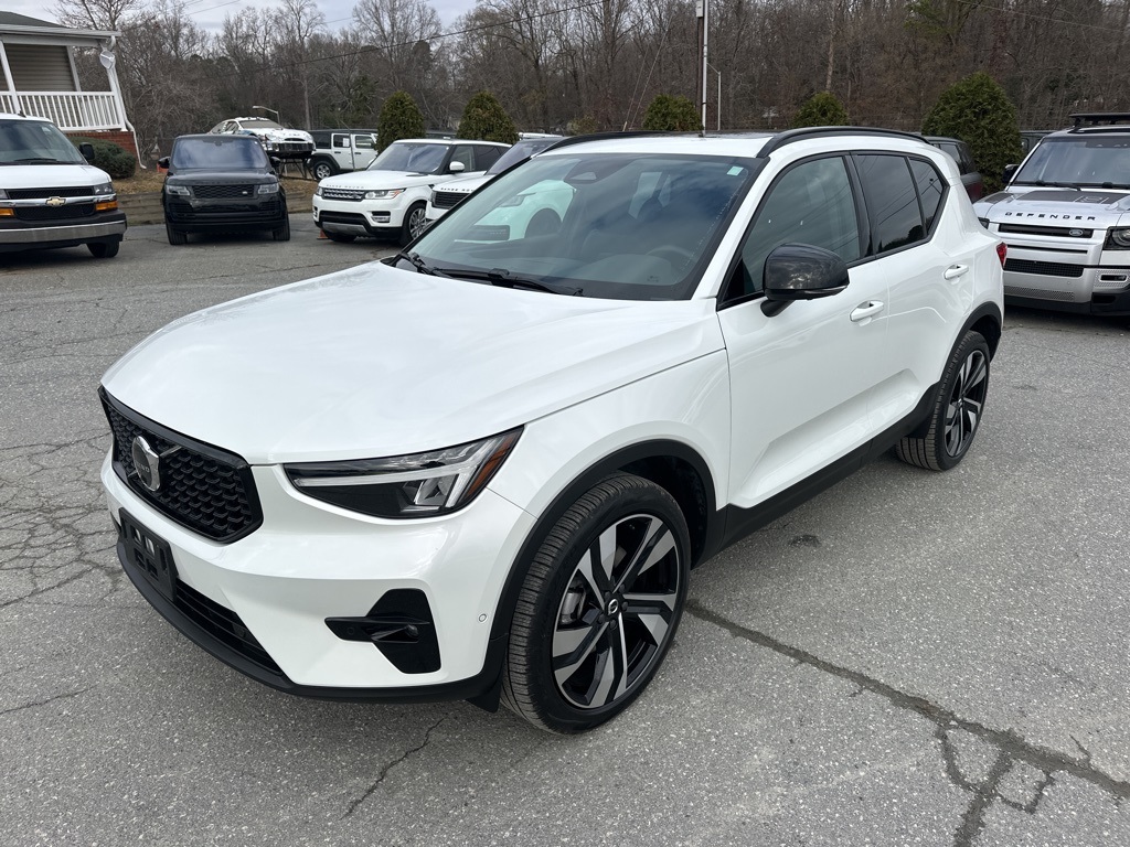 2025 Volvo XC40 Plus