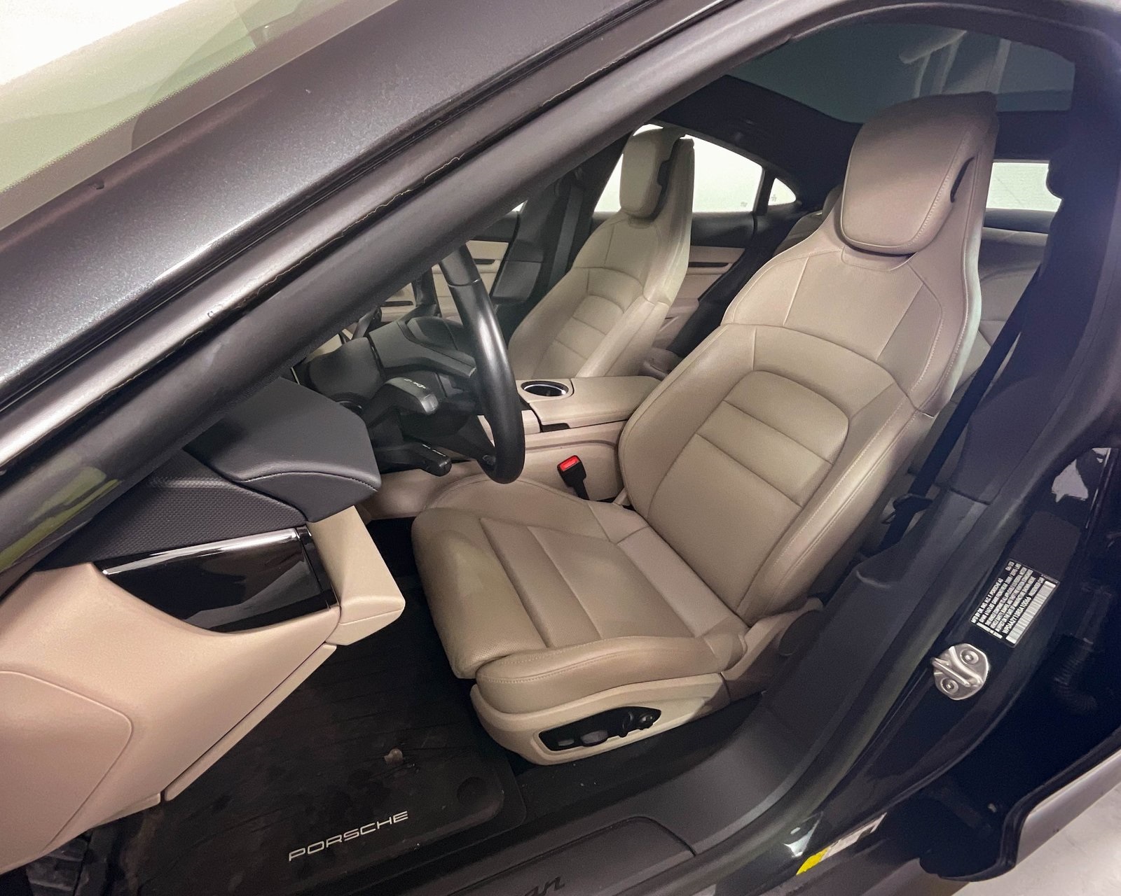 2024 Porsche Taycan photo 5