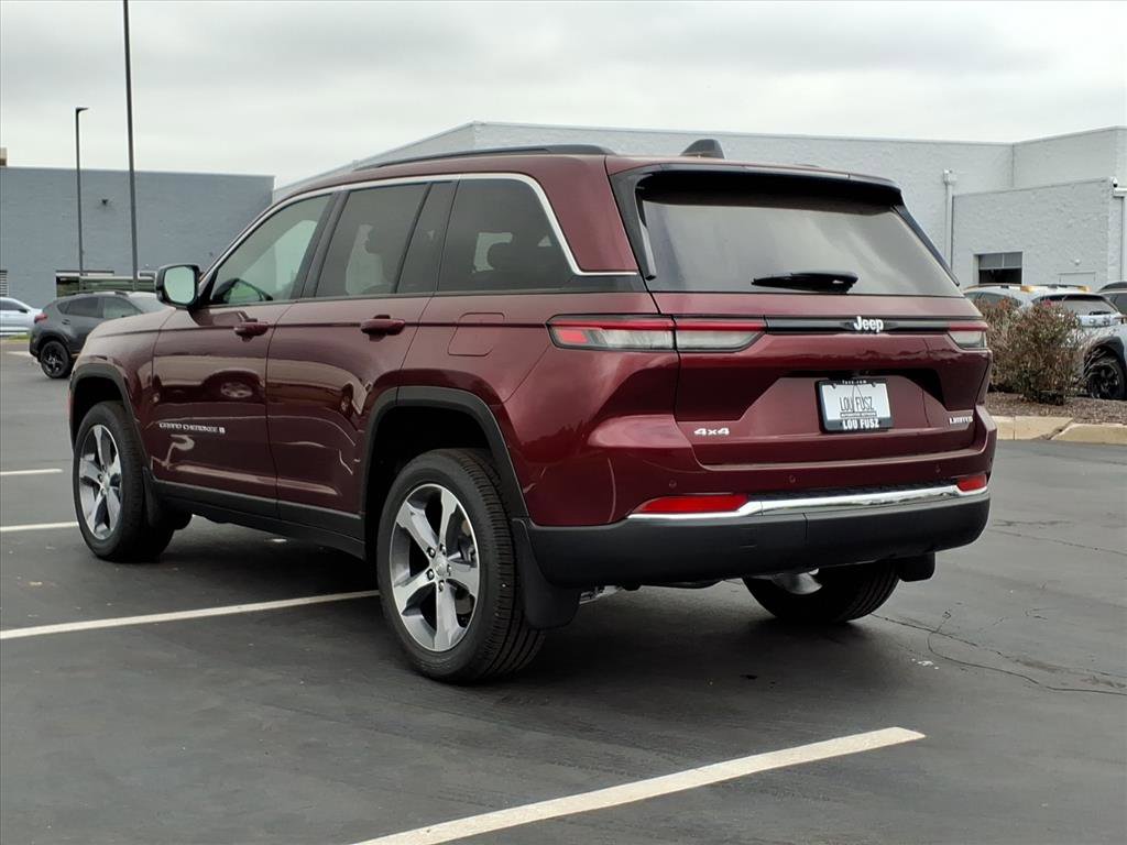 2025 Jeep Grand Cherokee Limited photo 3