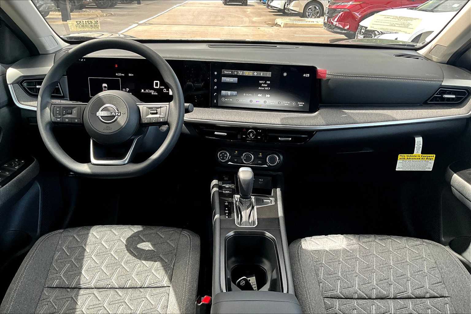 2025 Nissan Kicks SV photo 4