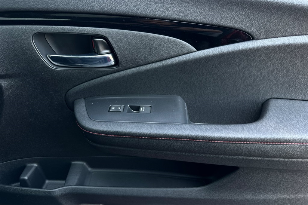 2025 Honda Ridgeline Black Edition photo 15