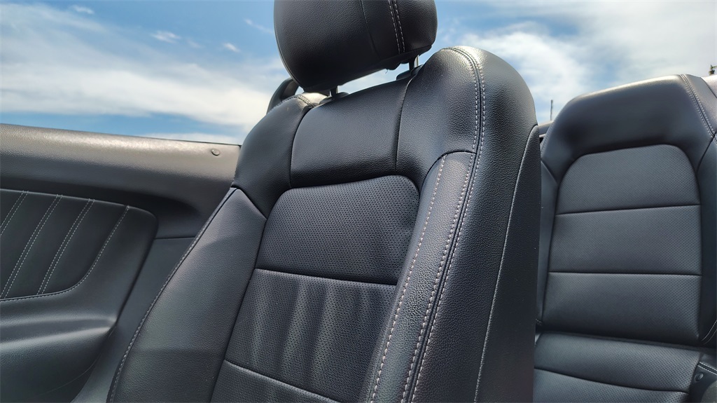 2022 Ford Mustang EcoBoost Premium Convertible photo 29
