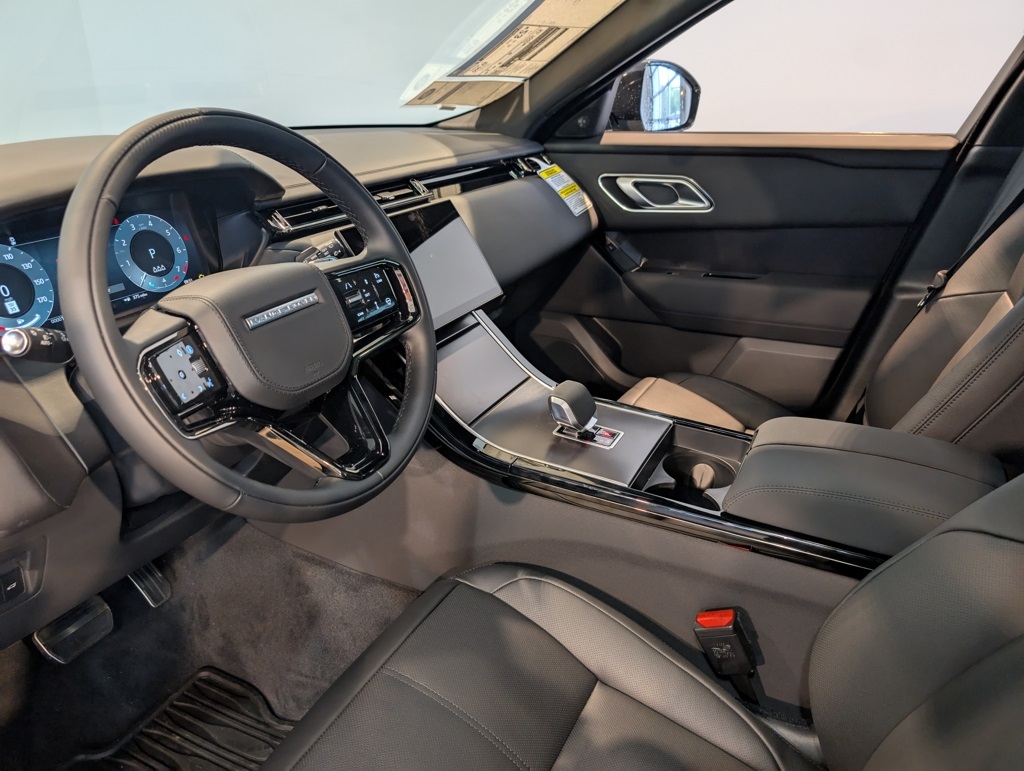 2026 Land Rover Range Rover Velar SE photo 10
