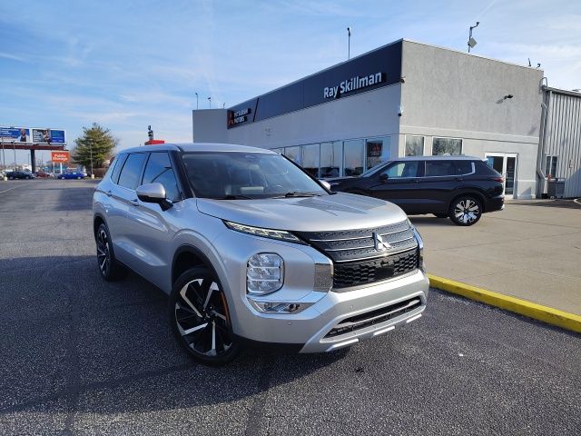 2022 Mitsubishi Outlander SE's photo