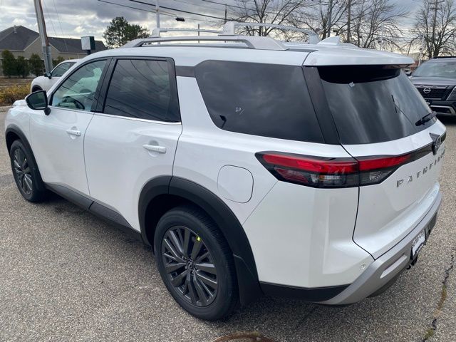 2025 Nissan Pathfinder SL photo 2