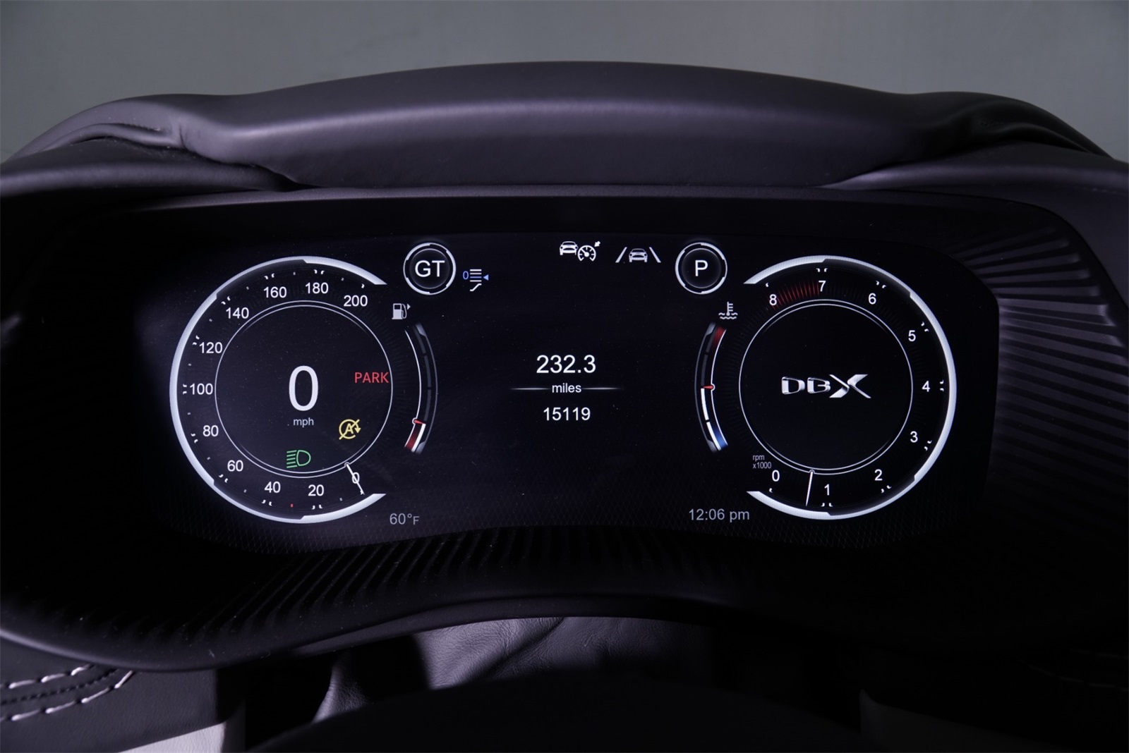 2022 Aston Martin DBX photo 3