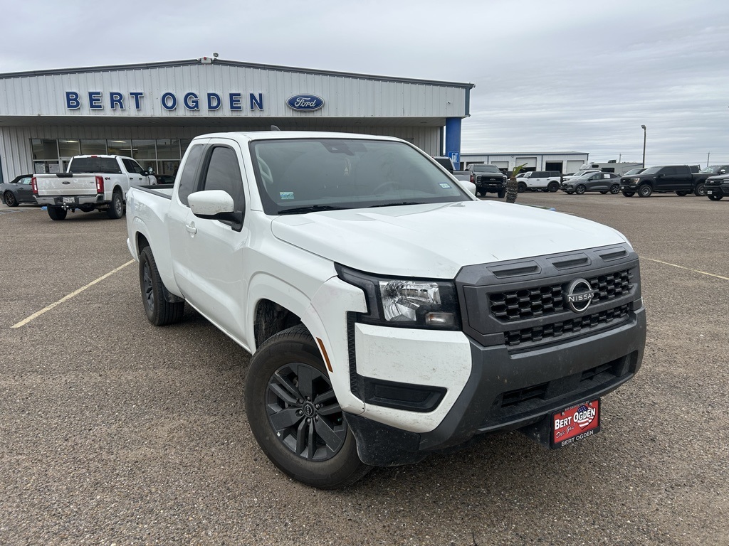 2025 Nissan Frontier SV's photo