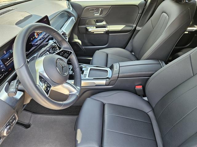 2025 Mercedes Benz GLB 250 photo 9