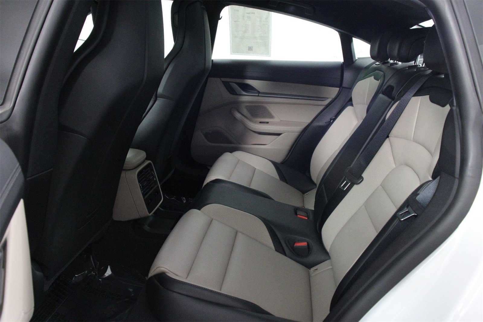 2025 Porsche Taycan photo 26