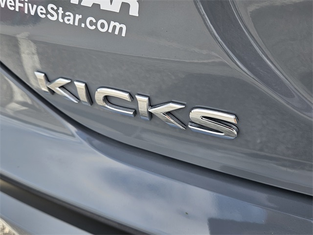 2024 Nissan Kicks SR photo 8