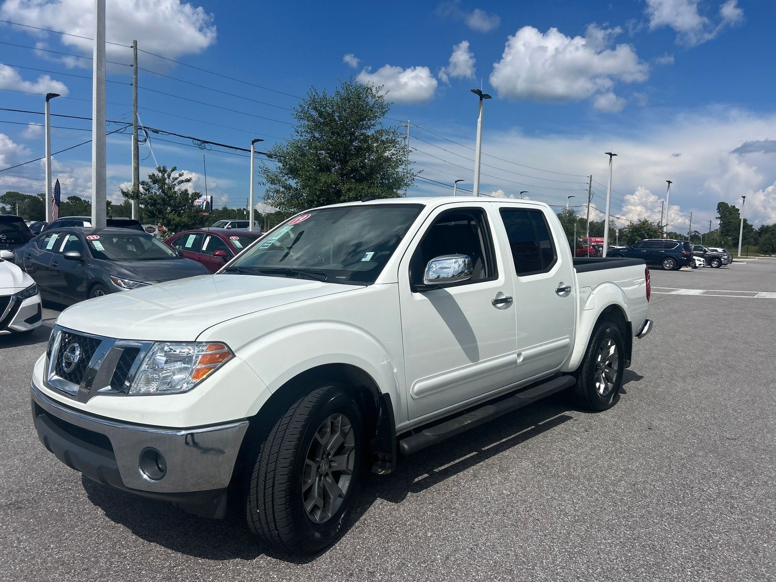 2019 Nissan Frontier SL photo 2