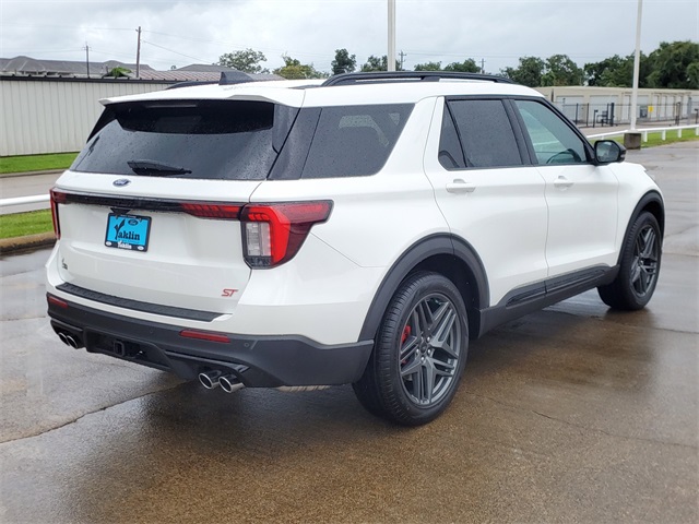 2025 Ford Explorer ST photo 4