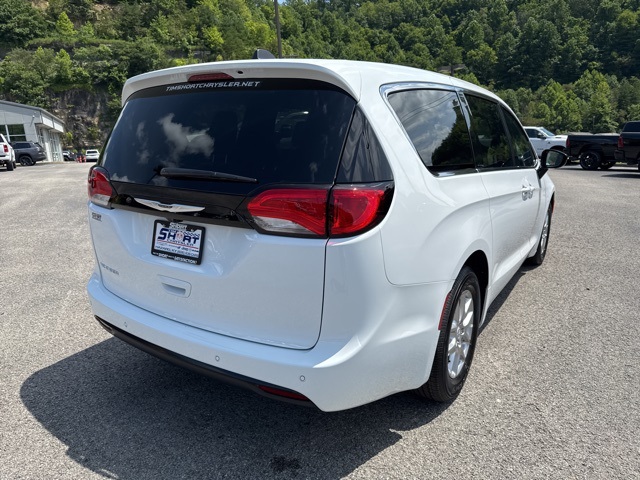 2025 Chrysler Voyager LX photo 2