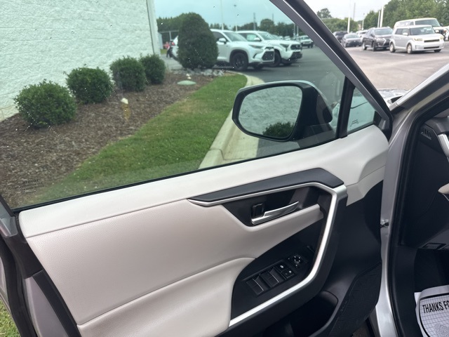 2019 Toyota RAV4 XLE Premium photo 11
