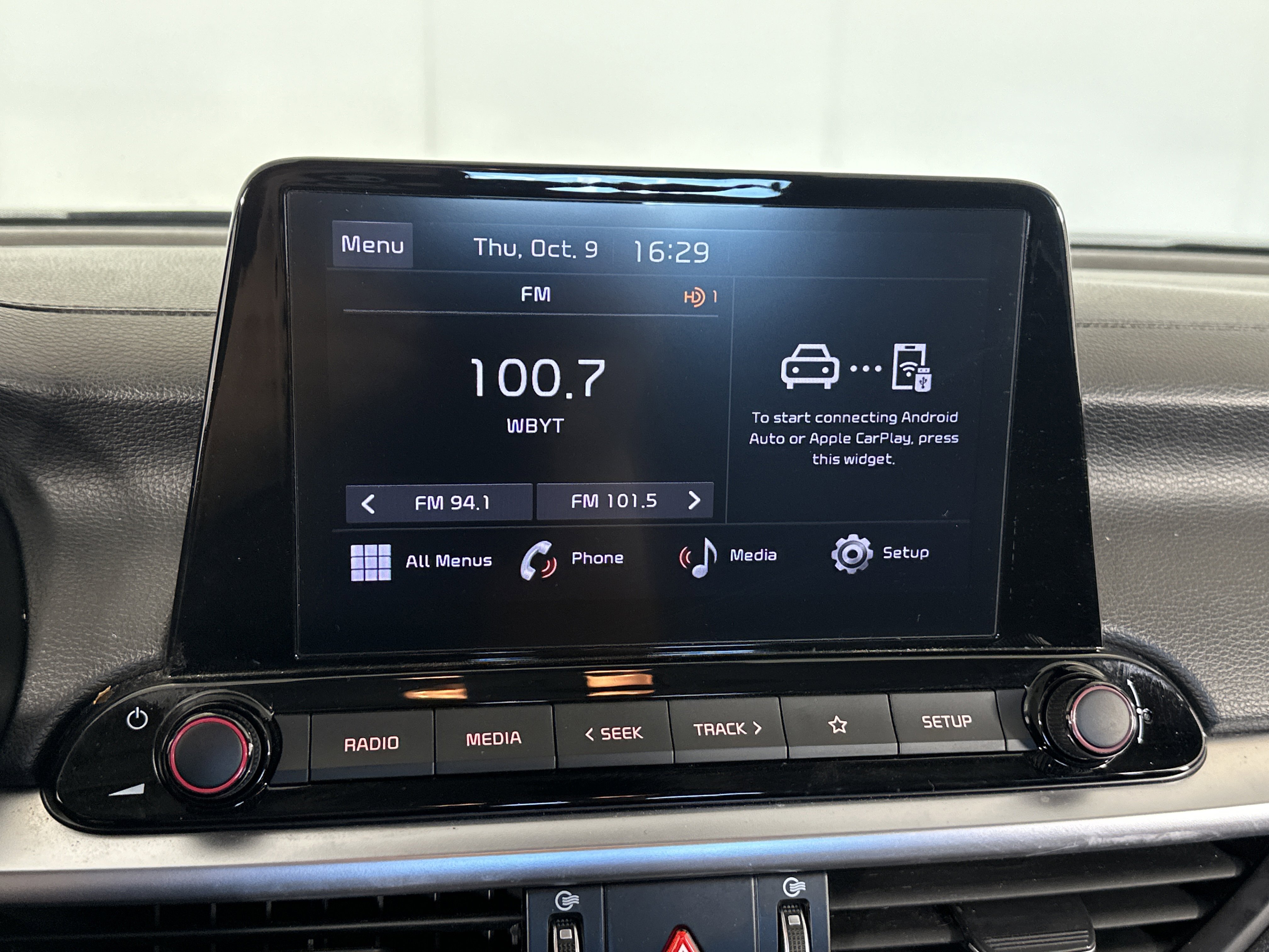 2022 Kia Forte LXS photo 2