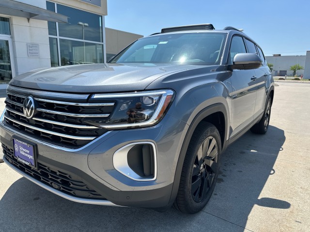 2025 Volkswagen Atlas SE Technology photo 3