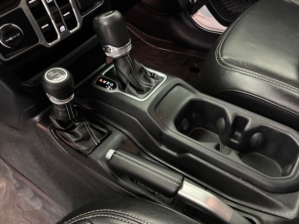 2018 Jeep Wrangler Unlimited Sahara photo 17