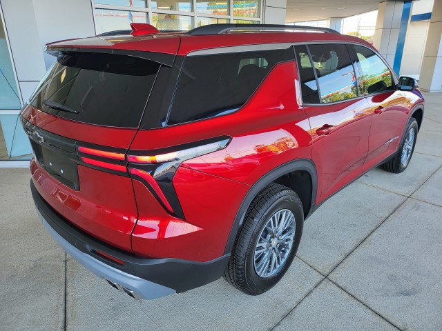 2025 Chevrolet Traverse photo 13