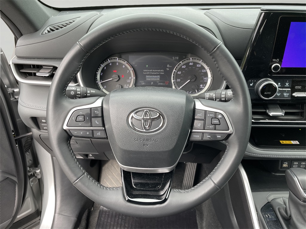 2024 Toyota Highlander XSE photo 23