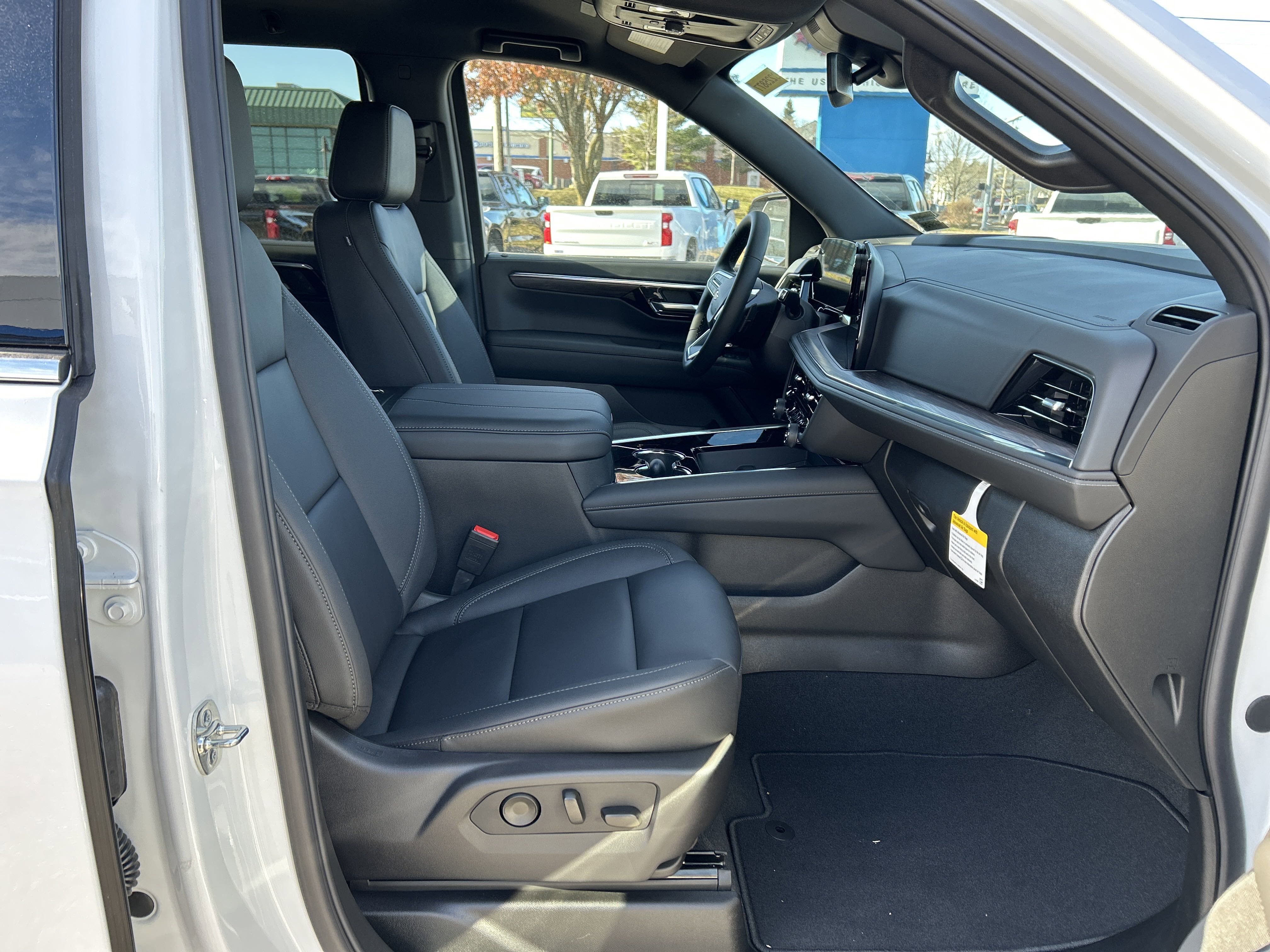 2025 Chevrolet Tahoe LT photo 2