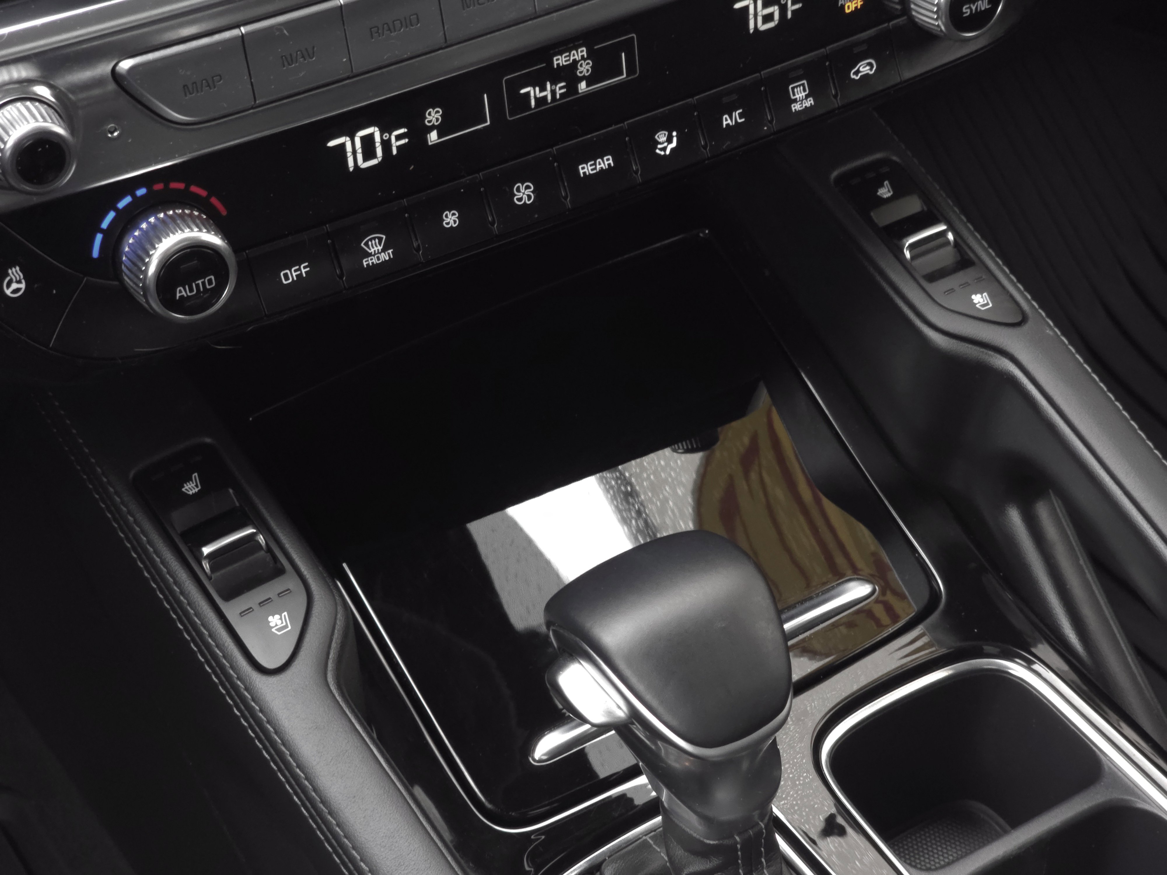 2022 Kia Telluride SX photo 3