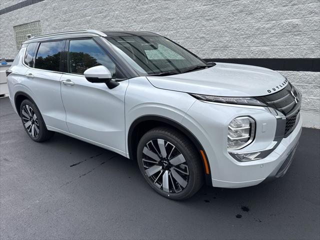 2025 Mitsubishi Outlander SEL's photo