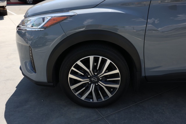2022 Nissan Kicks SV photo 8
