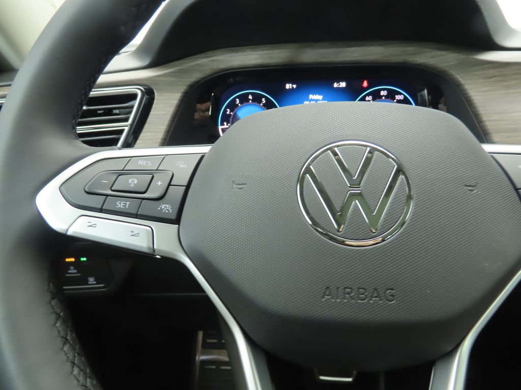 2025 Volkswagen Atlas SEL Premium R-Line photo 11