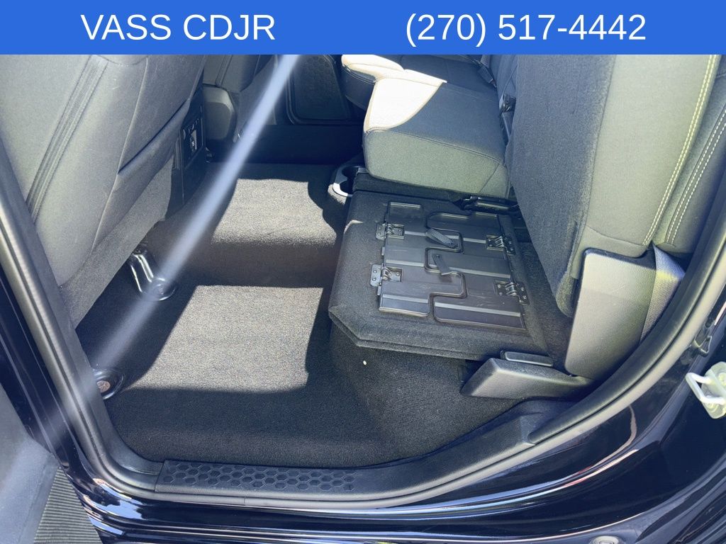 2023 Ram 1500 SLT photo 21