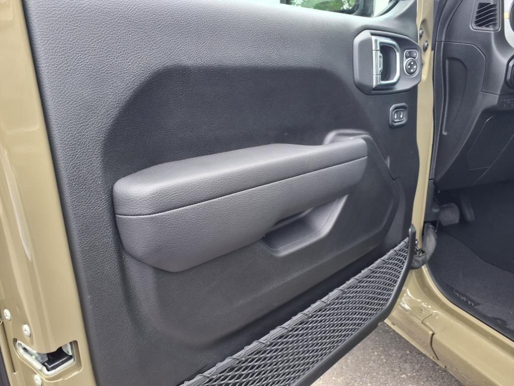 2025 Jeep Wrangler Sport S photo 4