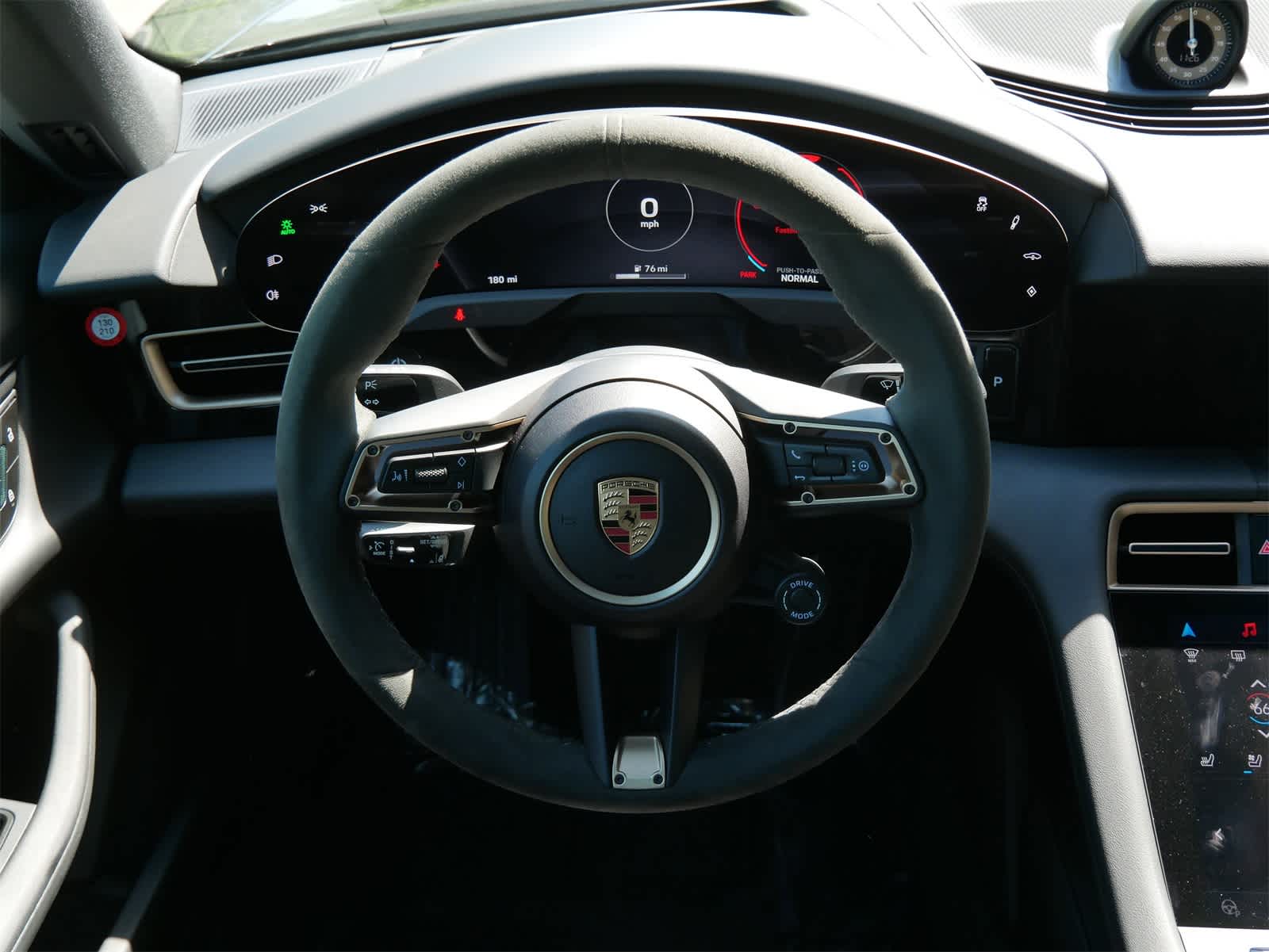 2025 Porsche Taycan 4S photo 8